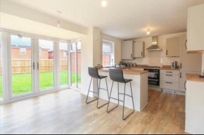 House-Sleeps 8-Parking-Garden-PetFriendly